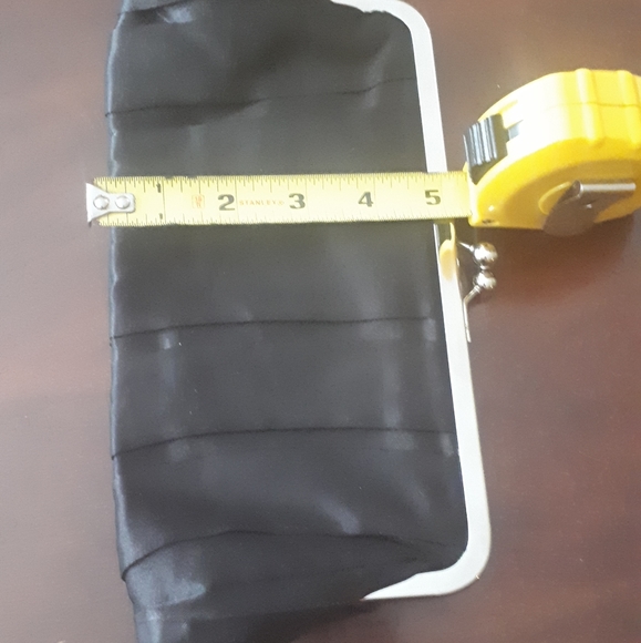 VINTAGE CAROLINA HERRERA CLUTCH - Picture 7 of 8